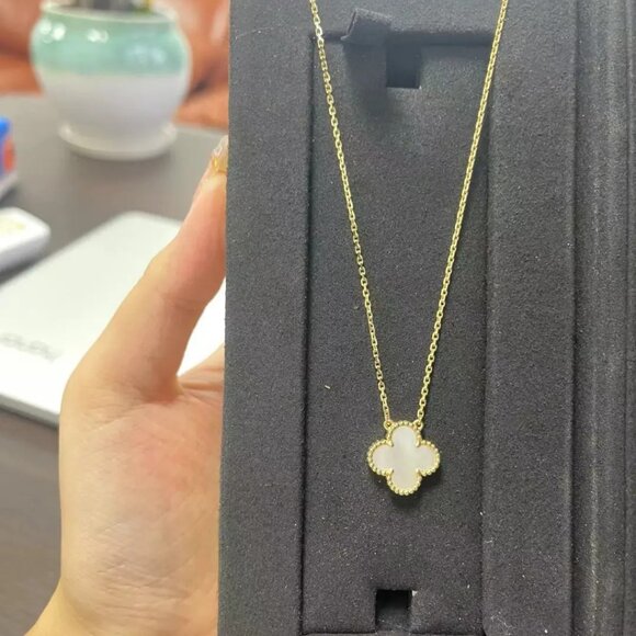 Authentic Van Cleef & Arpels 18K Yellow Gold Necklace - Picture 2 of 5